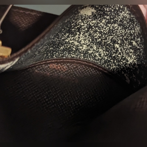 EUC Louis Vuitton Demier 4 ring key holder Snap is perfect, no flaws on edges - Picture 11 of 12